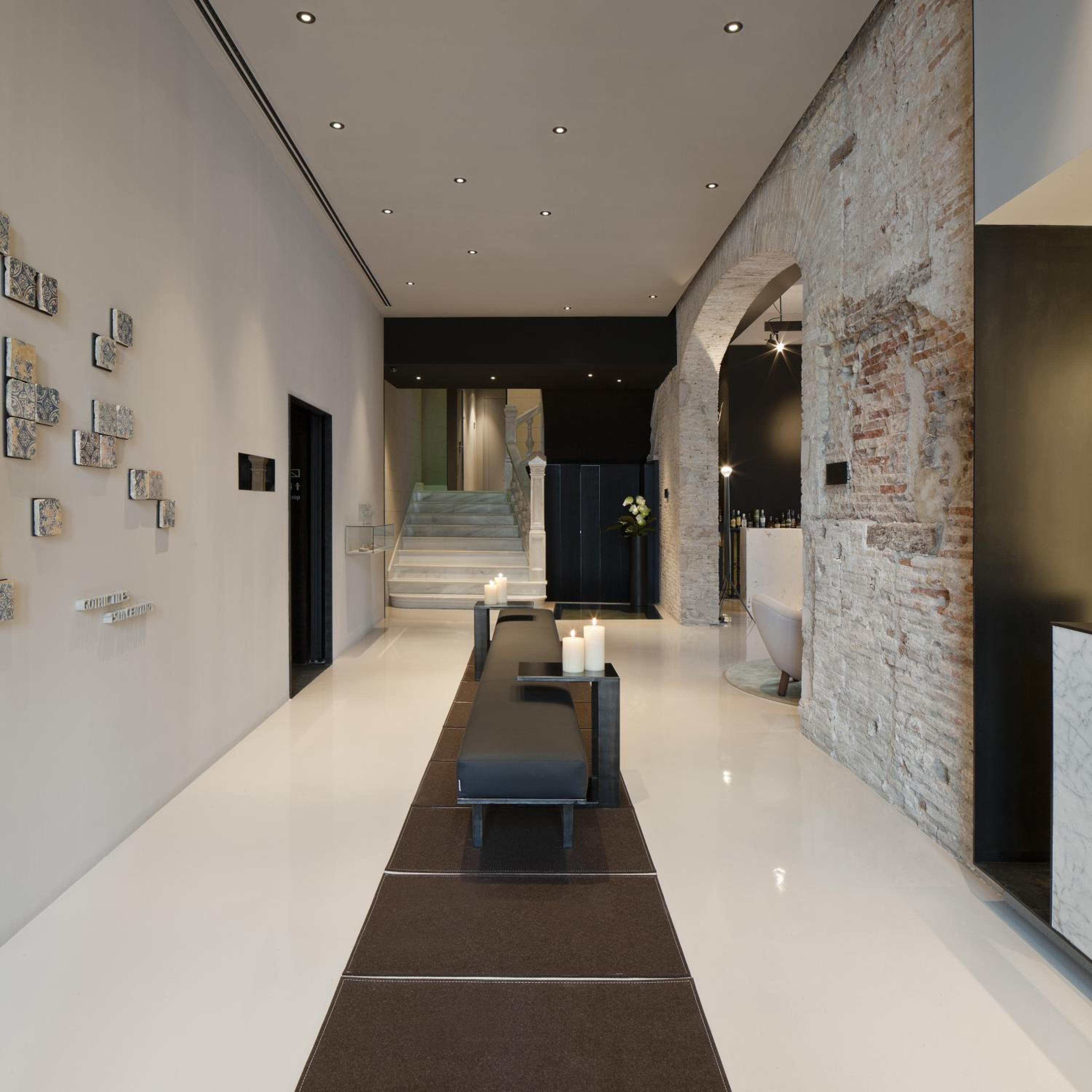 Caro Hotel