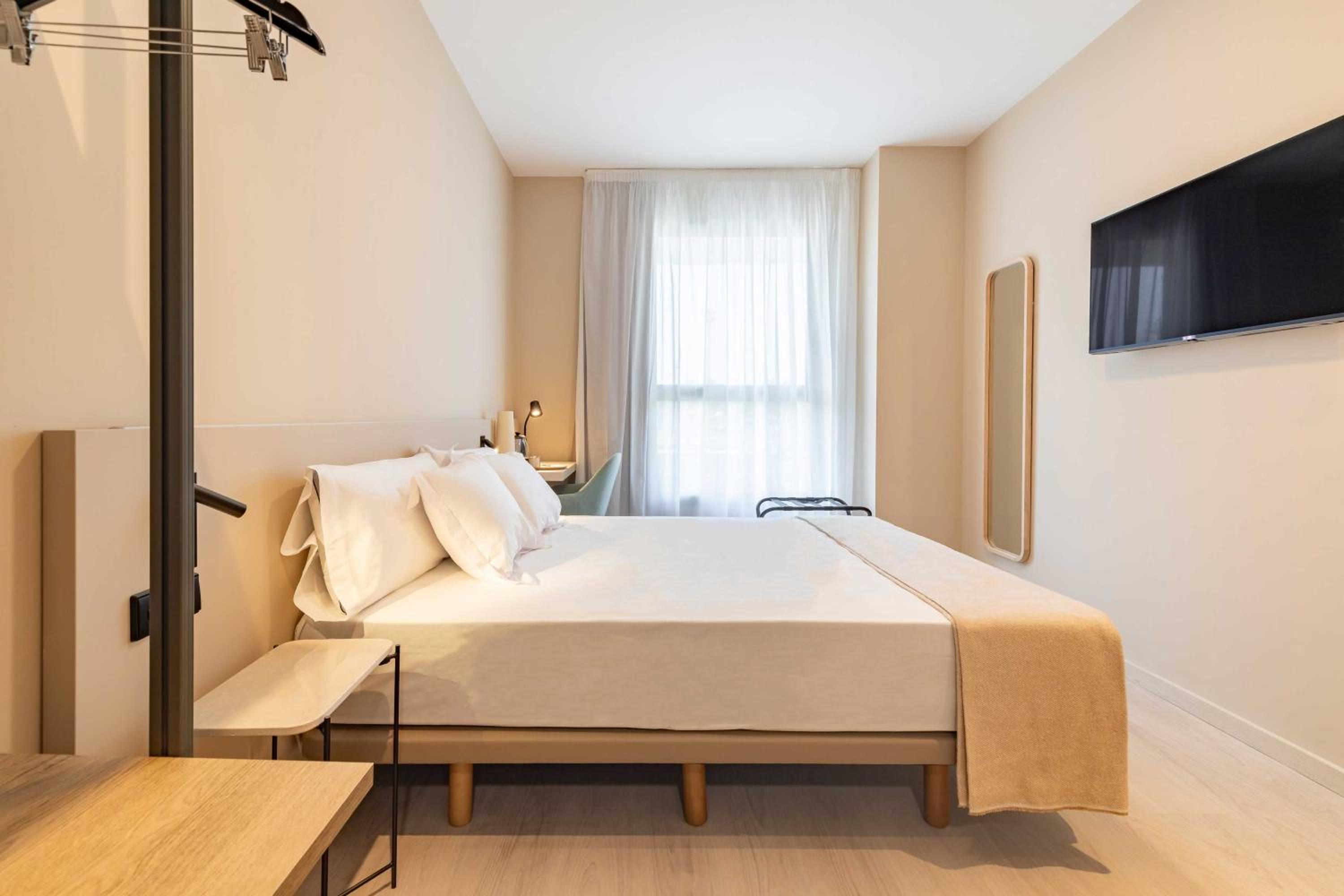HQ Arena Hotel