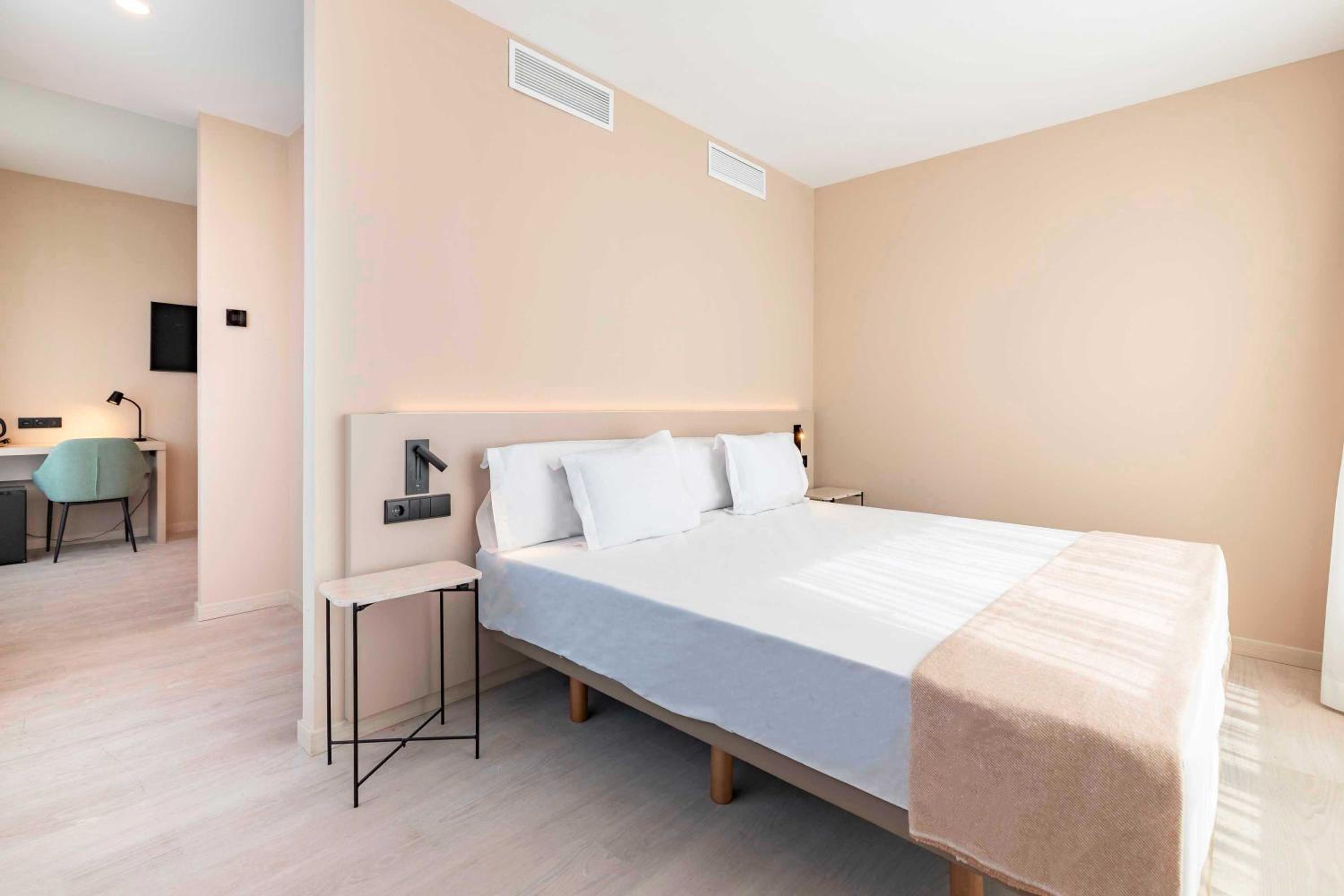 HQ Arena Hotel